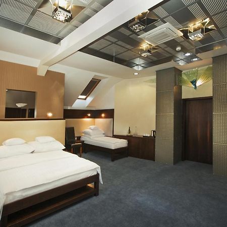 Hotel Inter Bielany Wroclawskie Exterior photo